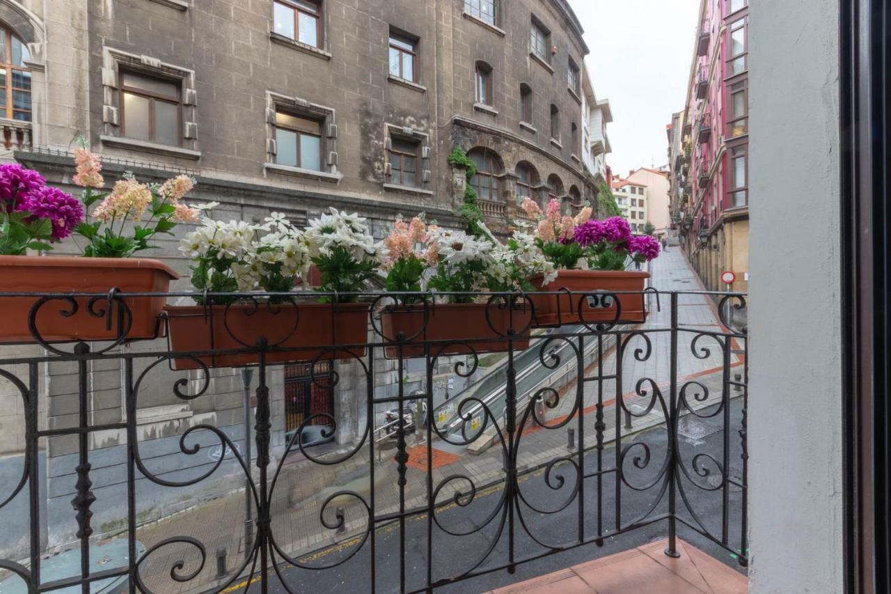 Apartment Between Old Town & Guggenheim!! Private Parking Bilbao Kültér fotó